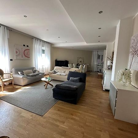Luxury Center Appartment Novi Ligure Kültér fotó