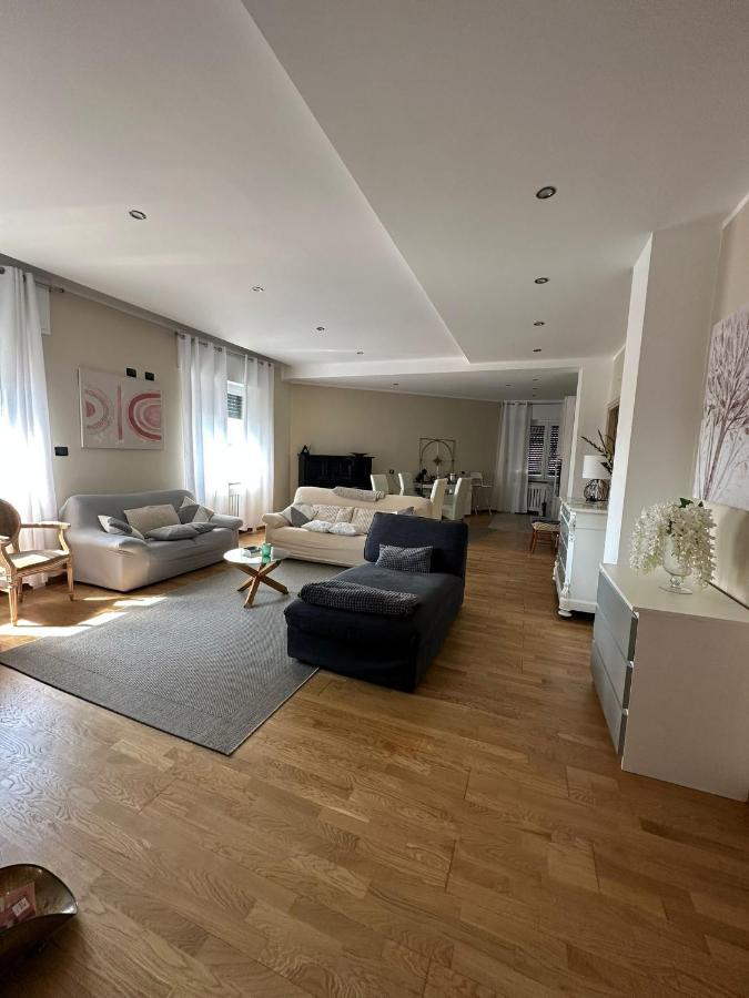 Luxury Center Appartment Novi Ligure Kültér fotó